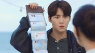 Kim Seon-ho in Hometown Cha-Cha-Cha | Image via Netflix
